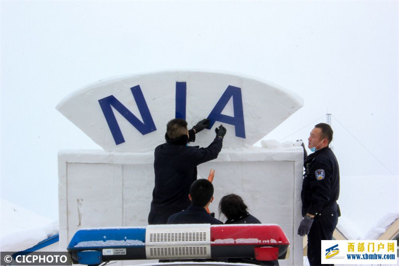 新疆阿勒泰:雪雕文化走进警营(图1) 新疆阿勒泰:雪雕文化走进警营(图1)