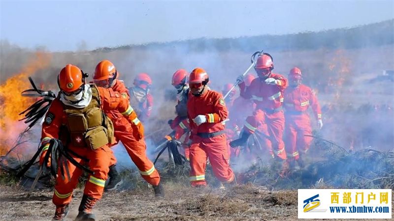内蒙古鄂尔多斯举行春季林草防火应急演练(图3) 内蒙古鄂尔多斯举行春季林草防火应急演练(图3)