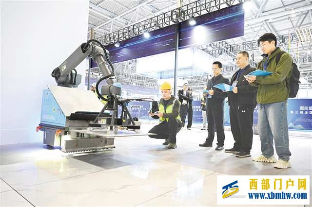 重庆建筑业智慧“新工友”上岗 带动近万亿元规模的现代建筑产业集群崛起(图1) 重庆建筑业智慧“新工友”上岗 带动近万亿元规模的现代建筑产业集群崛起(图1)